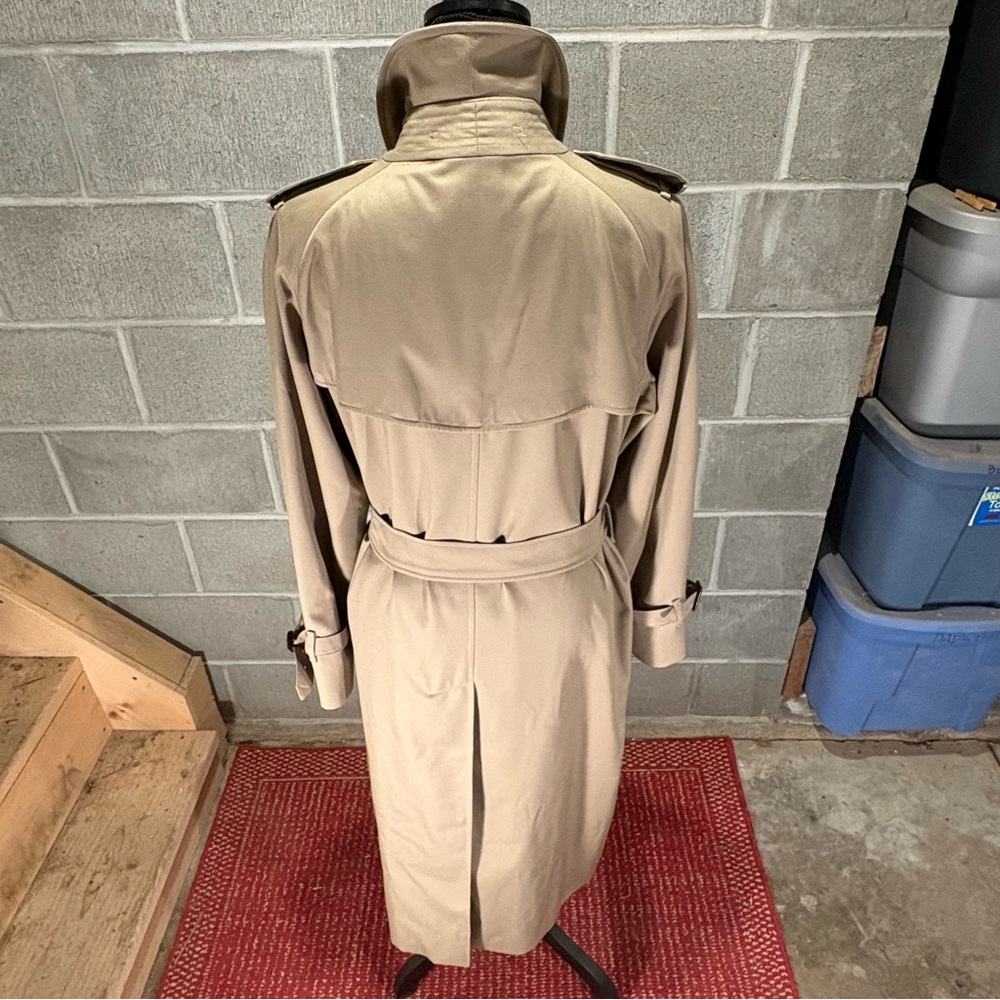 Burberry trench coat. - Picture 8 of 14